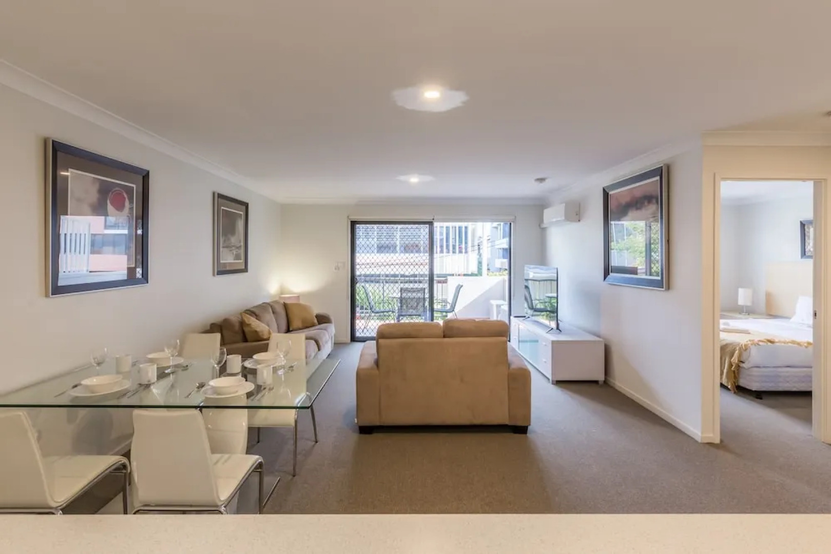 Airtrip Apartment on Russell St