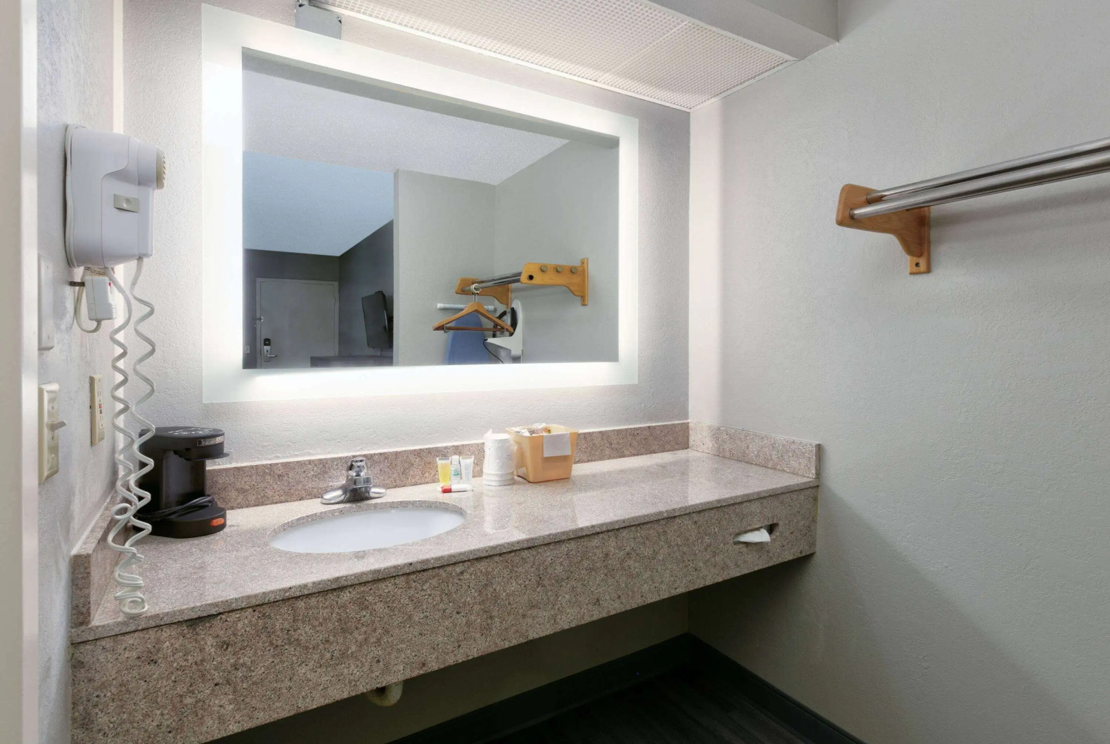 Super 8 by Wyndham Diberville Biloxi Area