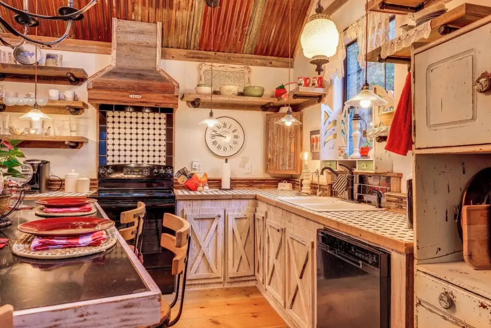 Pet-friendly Wimberley Cabin w/ Fire Pit & Hot Tub