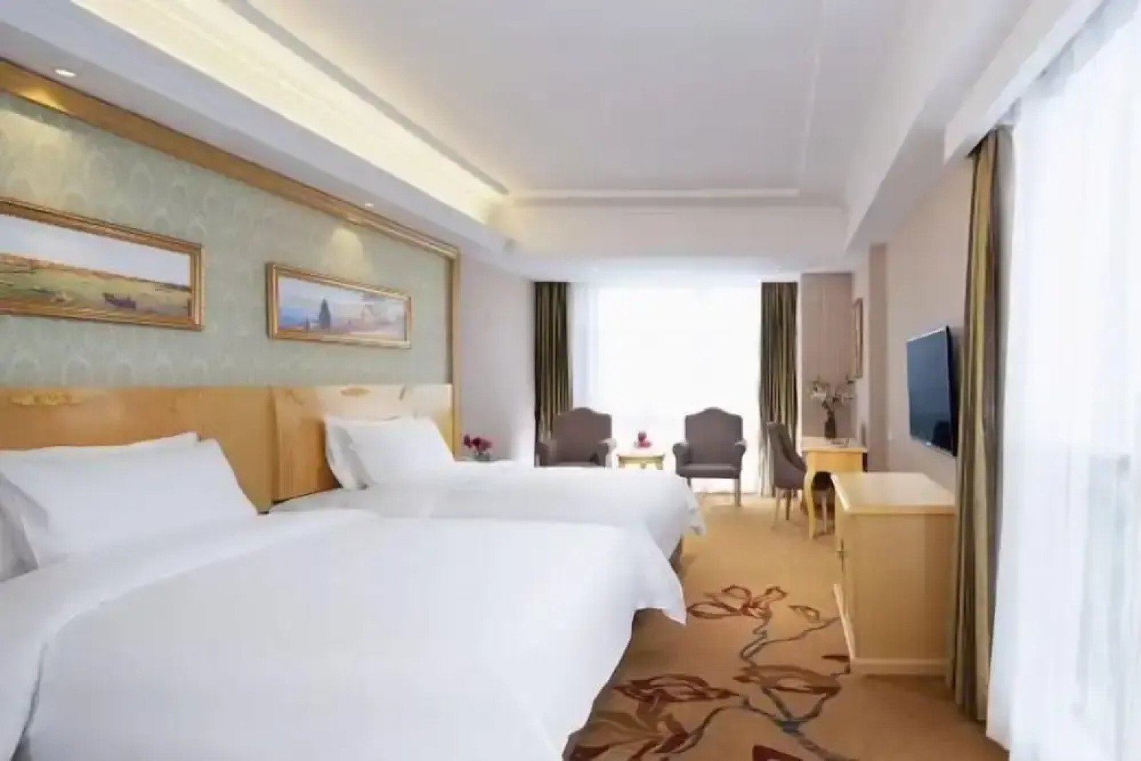 Vienna Hotel (Lingshan Liufengshan Pedestrian Street)