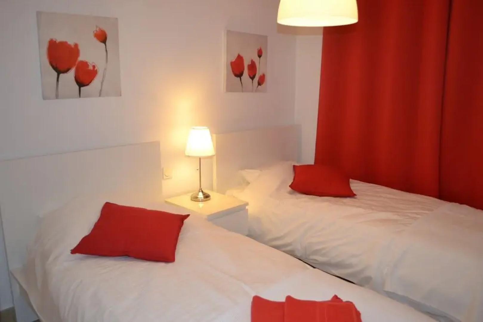 2115-Apto con bonita terraza vista a la piscina