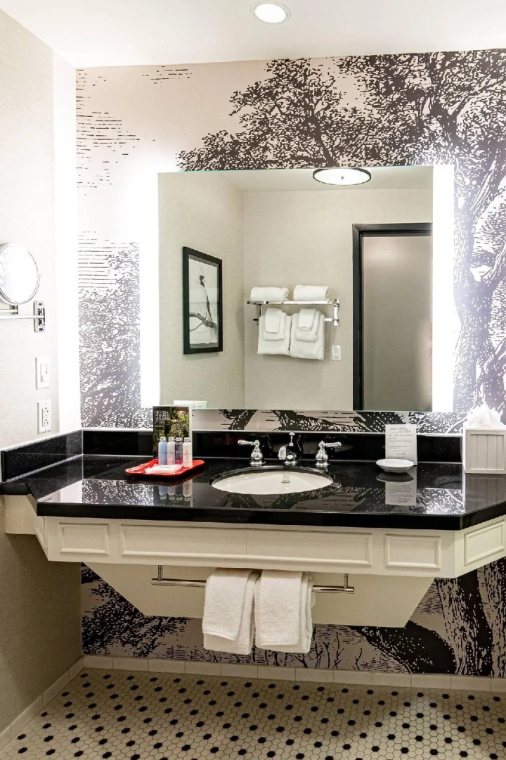 Williamsburg Lodge, Autograph Collection