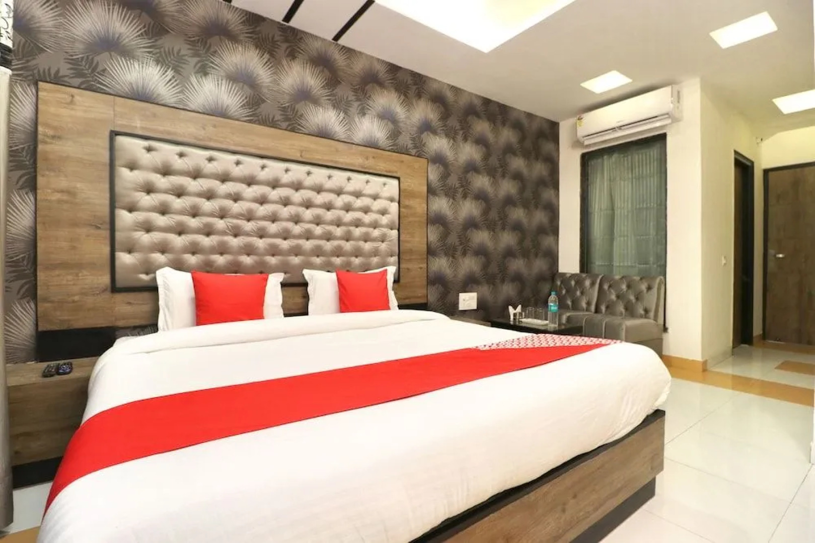 OYO 27972 Hotel Pakeeza