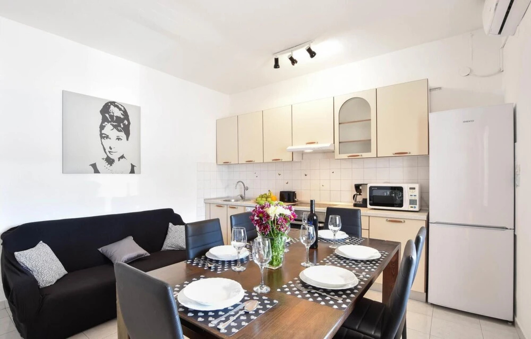 Awesome Home in Poljica With Wifi and 6 Bedrooms