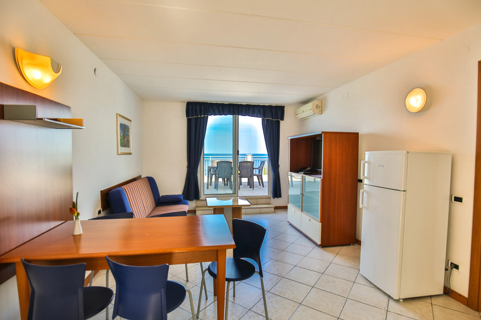 Splendid Golden Rocks Resort