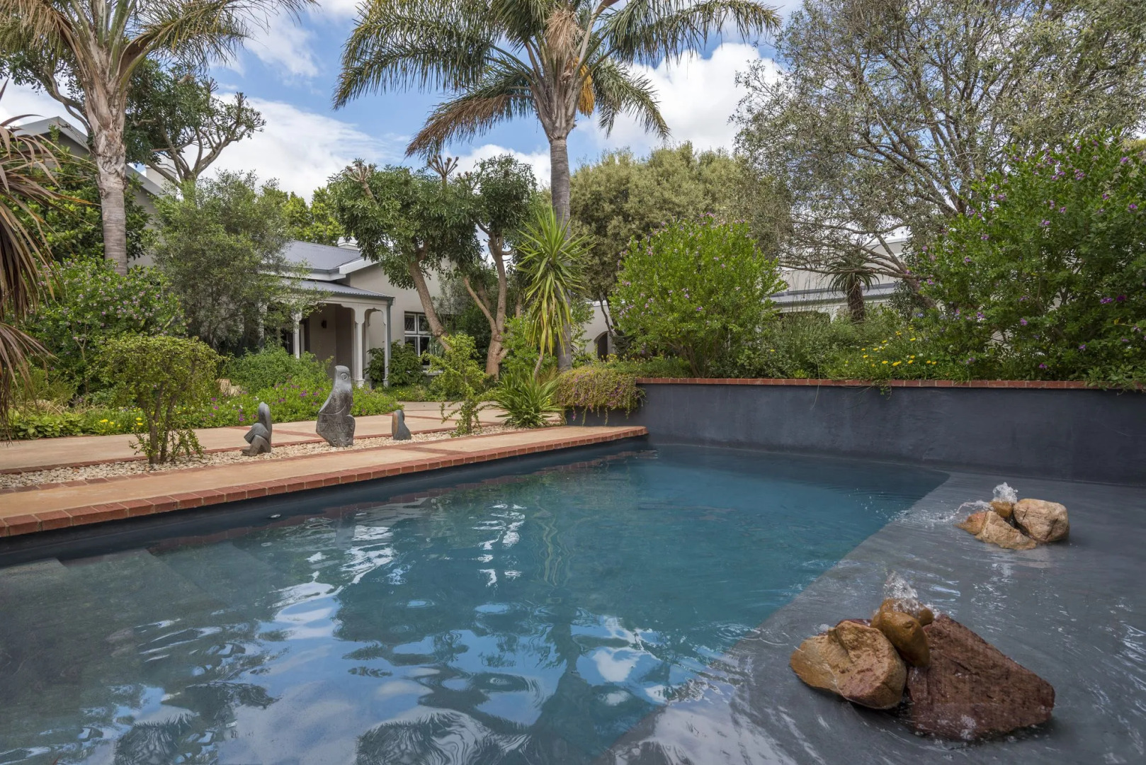 Founders Lodge by Mantis