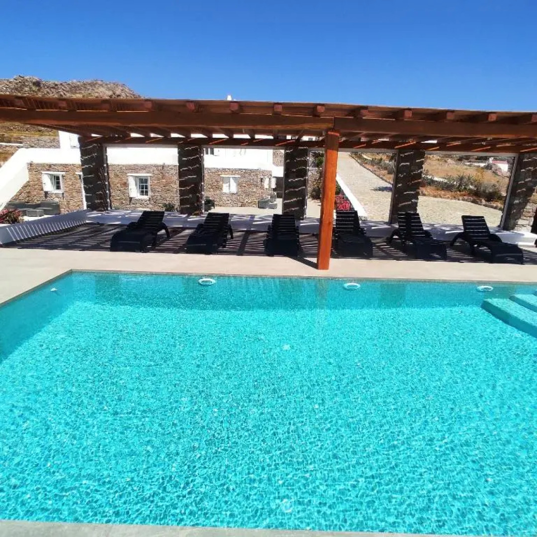 Avalon cosy apartments Kiku studio for 2 with shared swimming pool