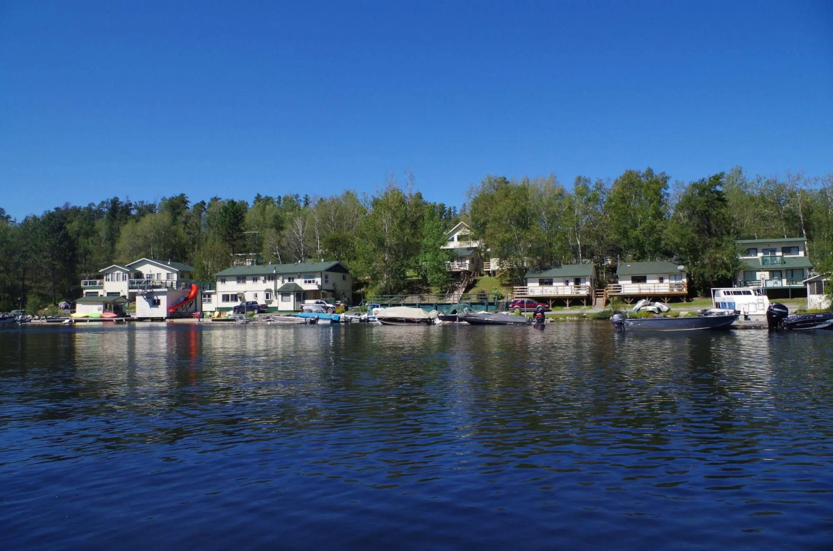 Dogtooth Lake Resort