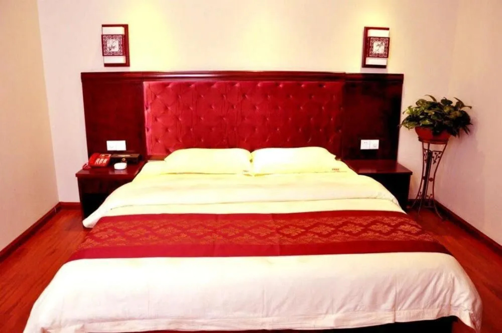 Hechi Bamalongjun House Hotel