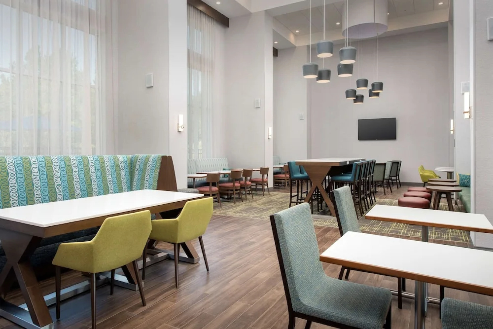 Hampton Inn & Suites Charlotte Airport Lake Pointe