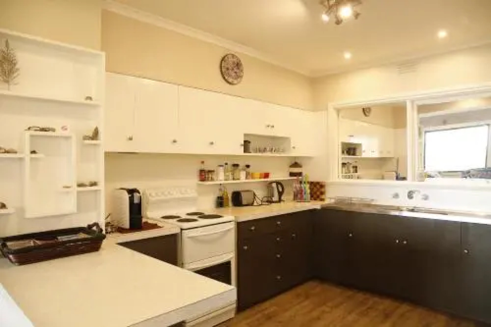 Beachside Entertainer