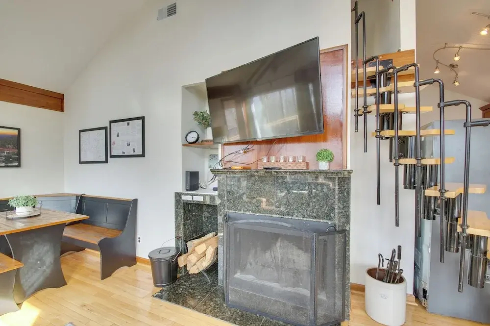 Cozy 'hillside Hideaway' in Wintergreen Resort!