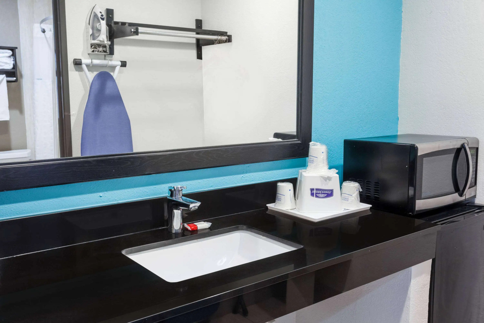 Howard Johnson by Wyndham National City/San Diego South