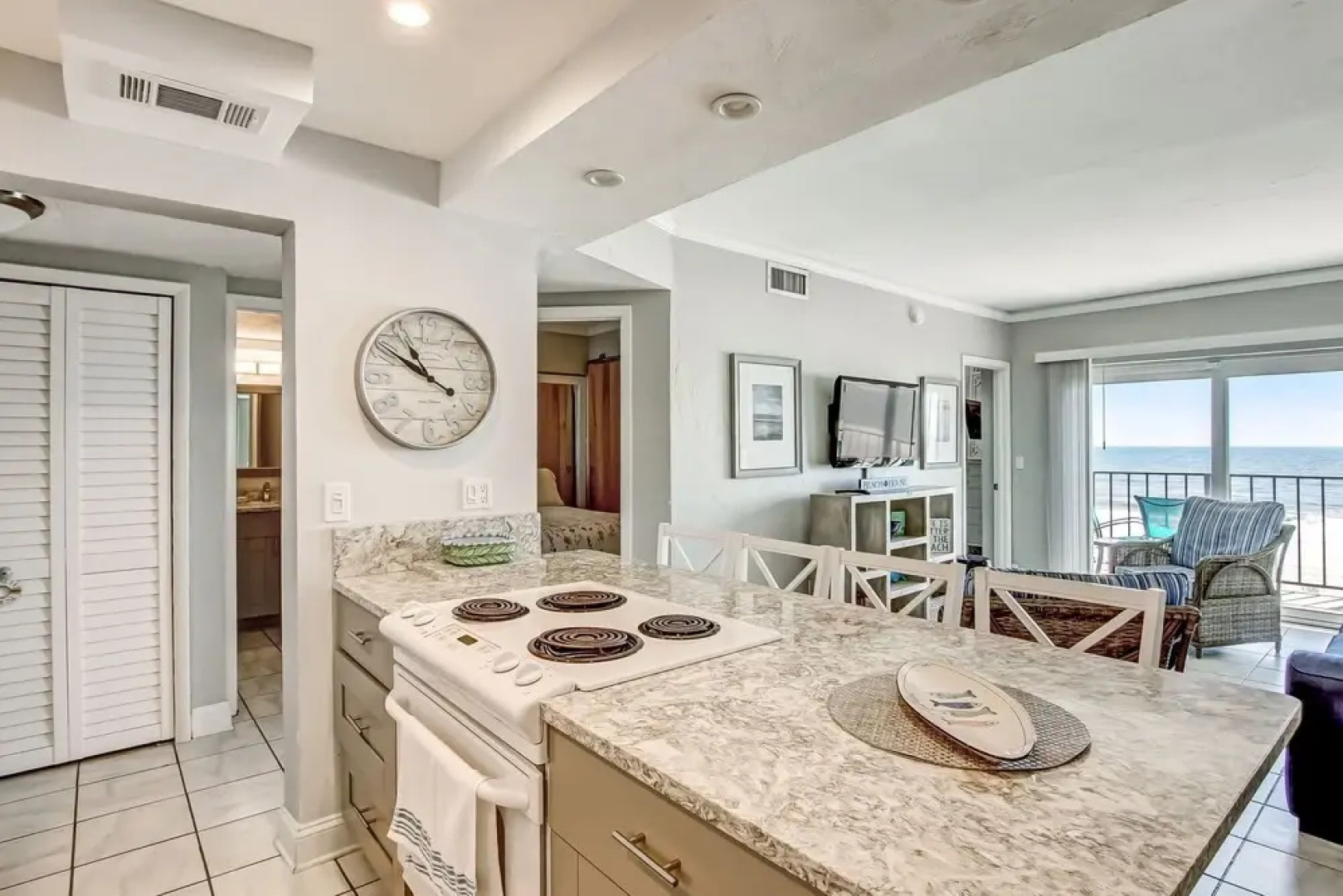 Oceanfront on the Beach - Pool