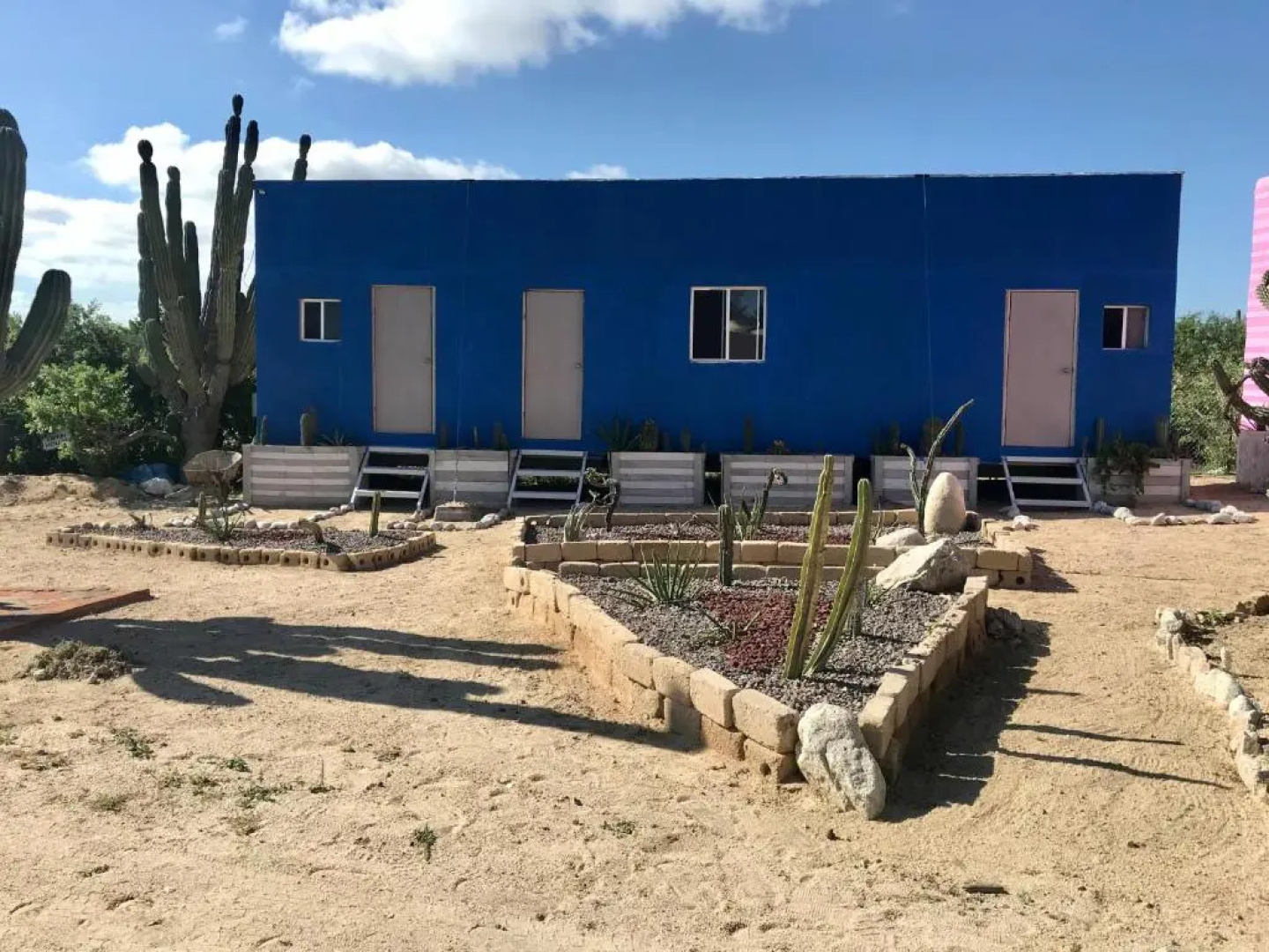 Susu’Z Village Hostel and Rooms