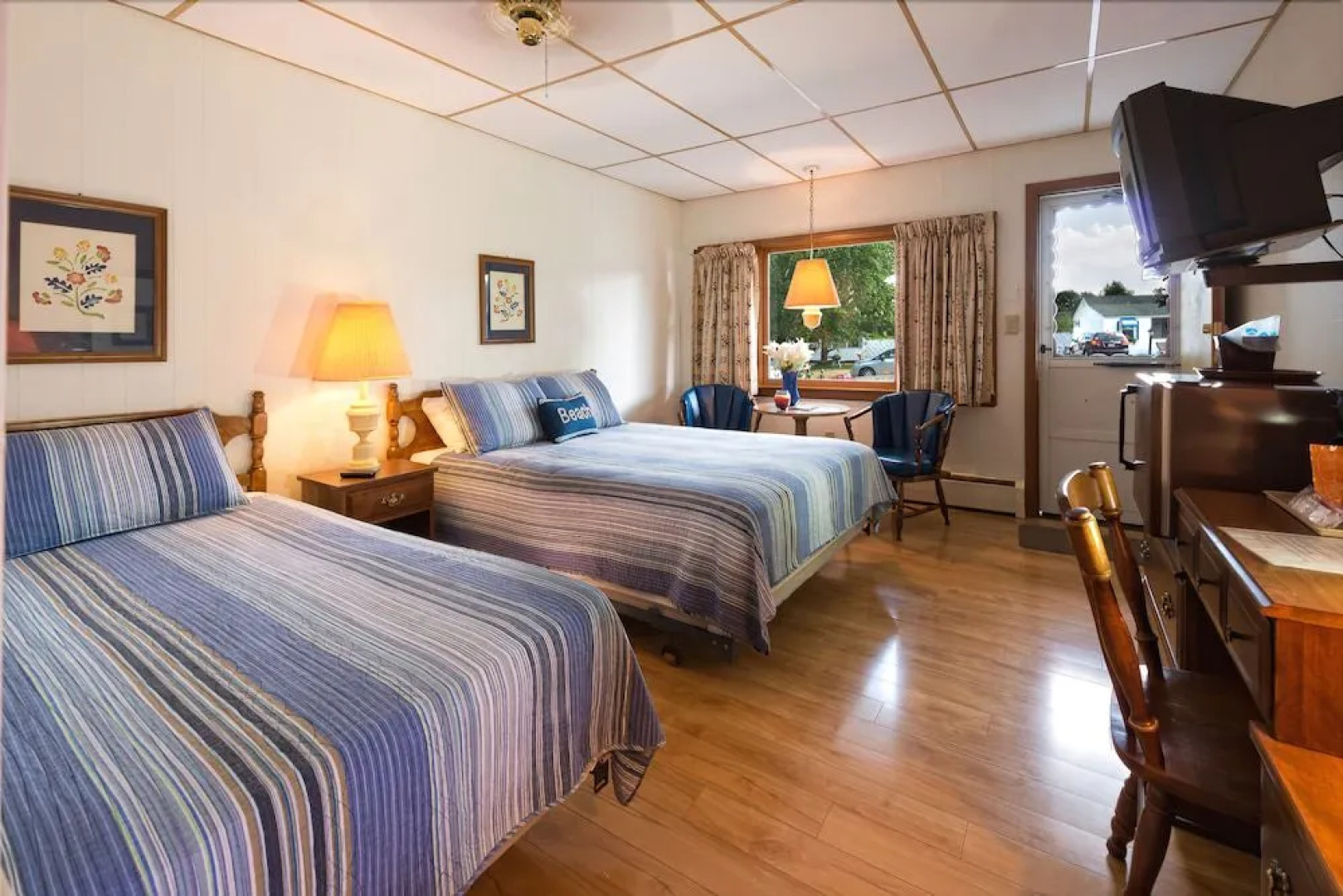 The Beaches Motel and Cottages