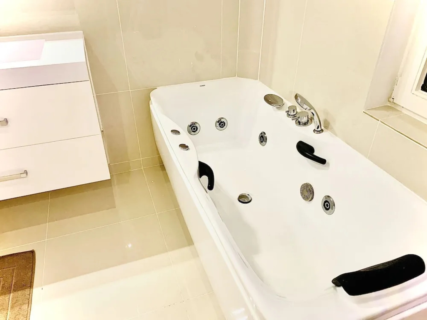 Chic Holiday Home in Nieuwpoort With Whirlpool