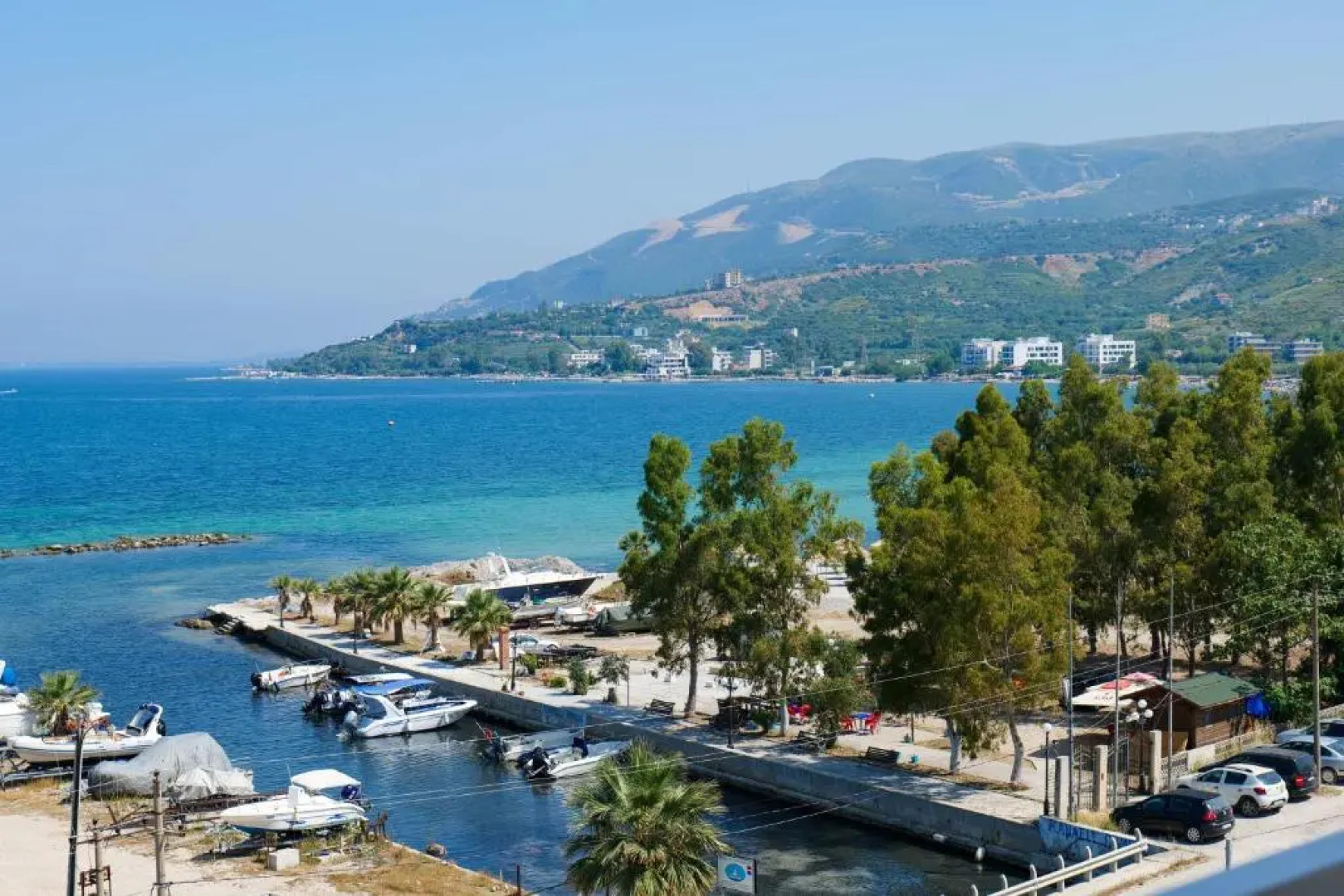 The Peak Hotel & Lounge