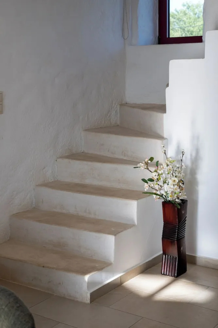 Abeloessa Methonian Hospitality