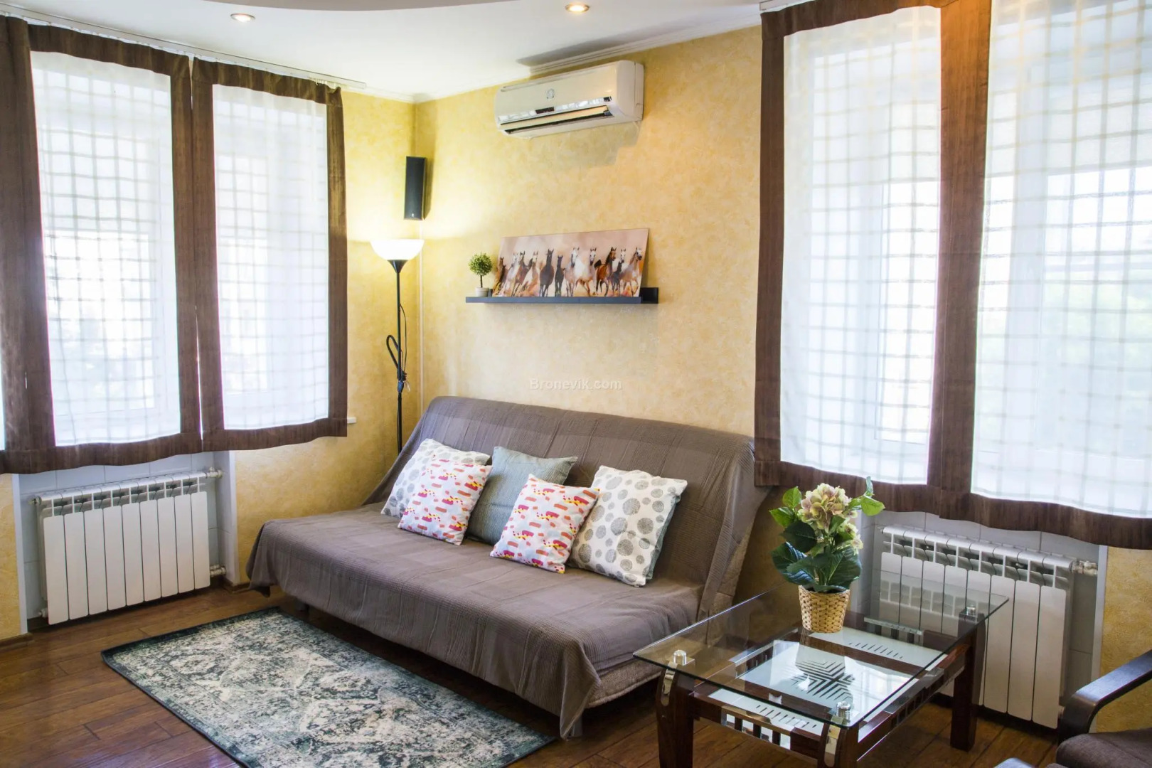 RENT-servis Apartamenty v istoricheskom tsentre Omska na Lermontova