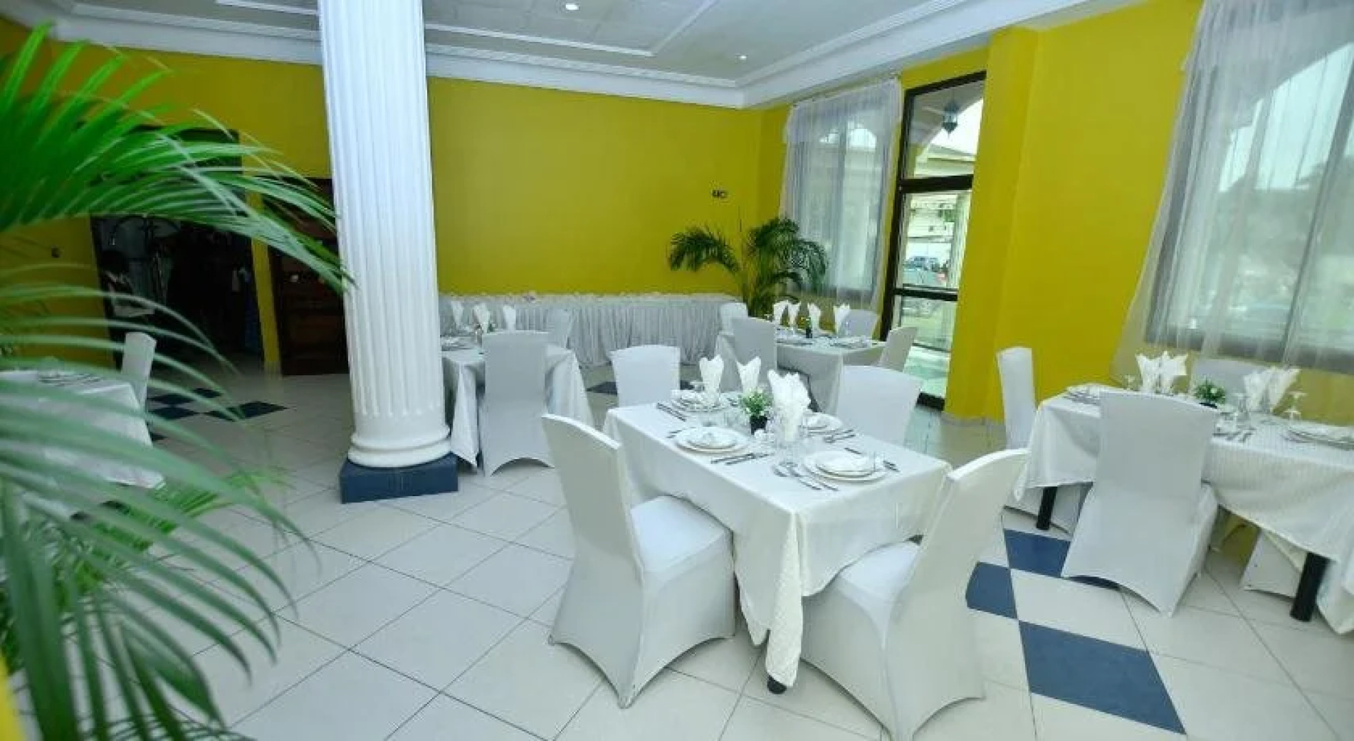 Hotel Makepe Palace