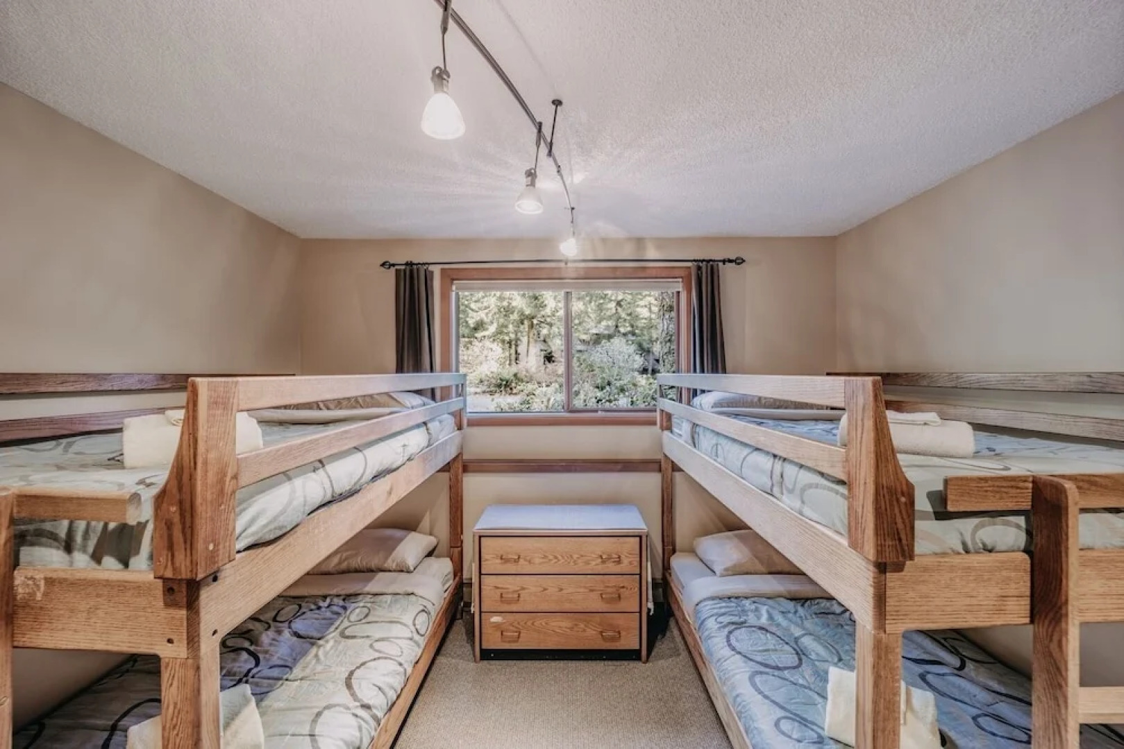 41sw - Sauna - Wifi - Fireplace - Sleeps 8 3 Bedroom Home by Redawning