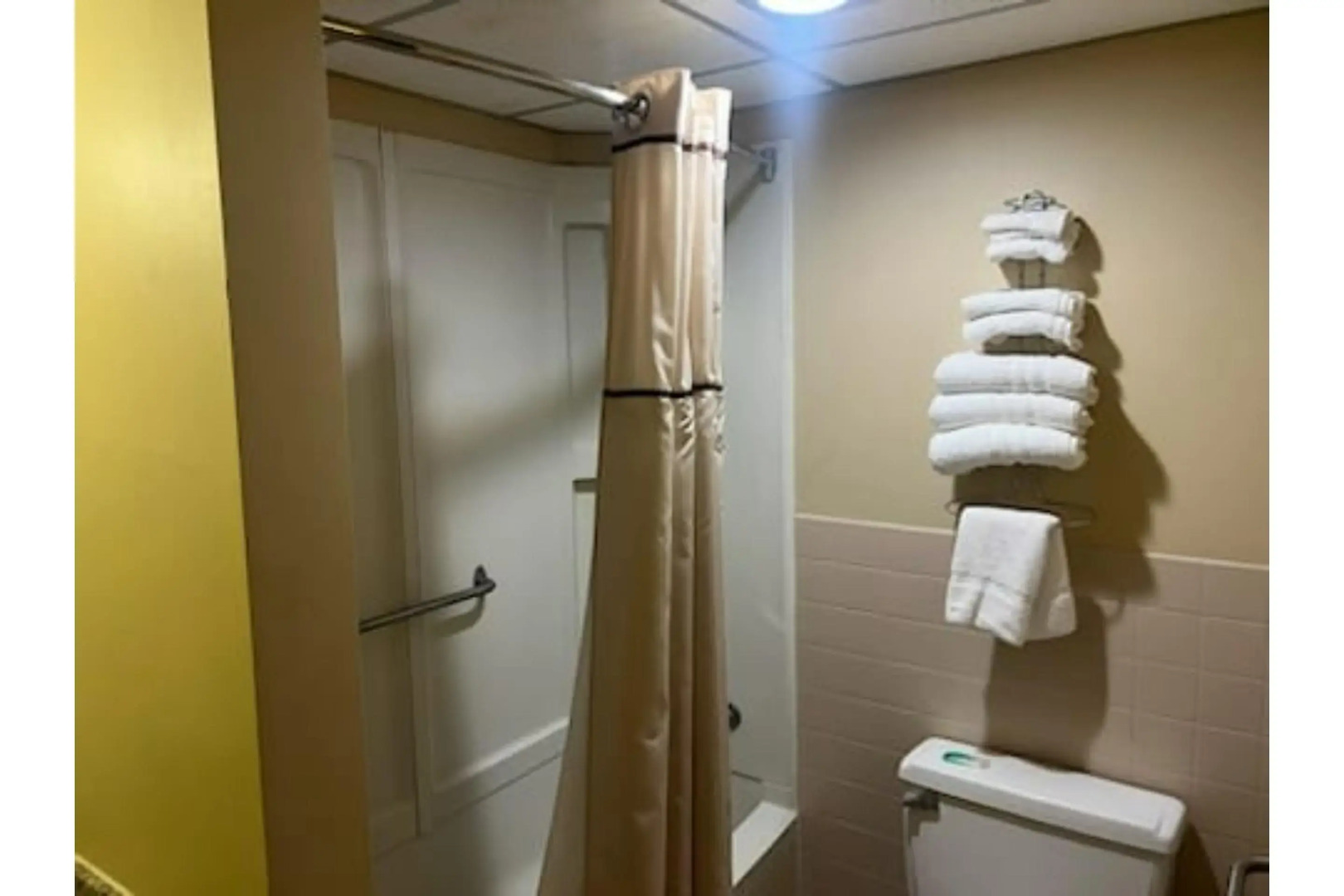 Fairview Inn By OYO Hesston I-135