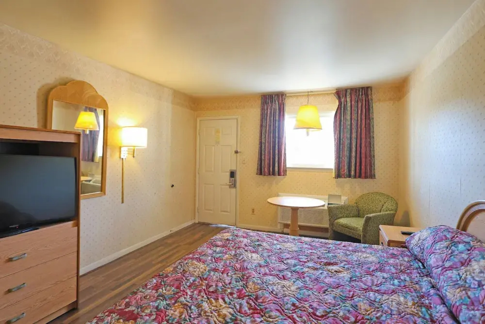 Hotel O Relax Inn Lewisburg near I-64