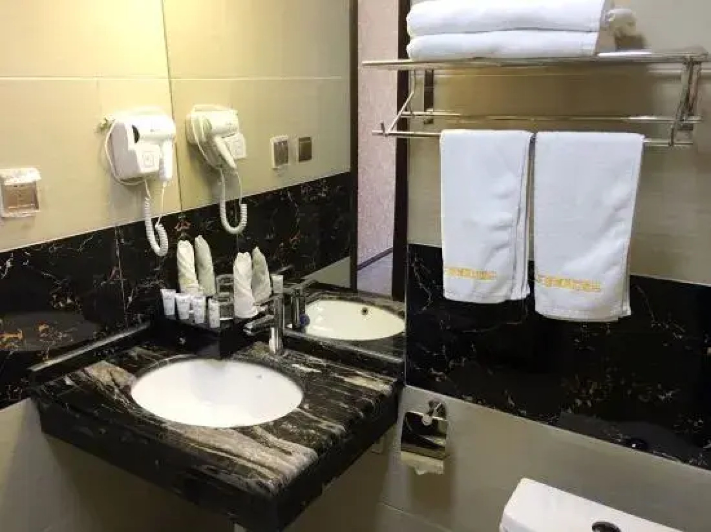 Yanshanzheshangshengshijiudian