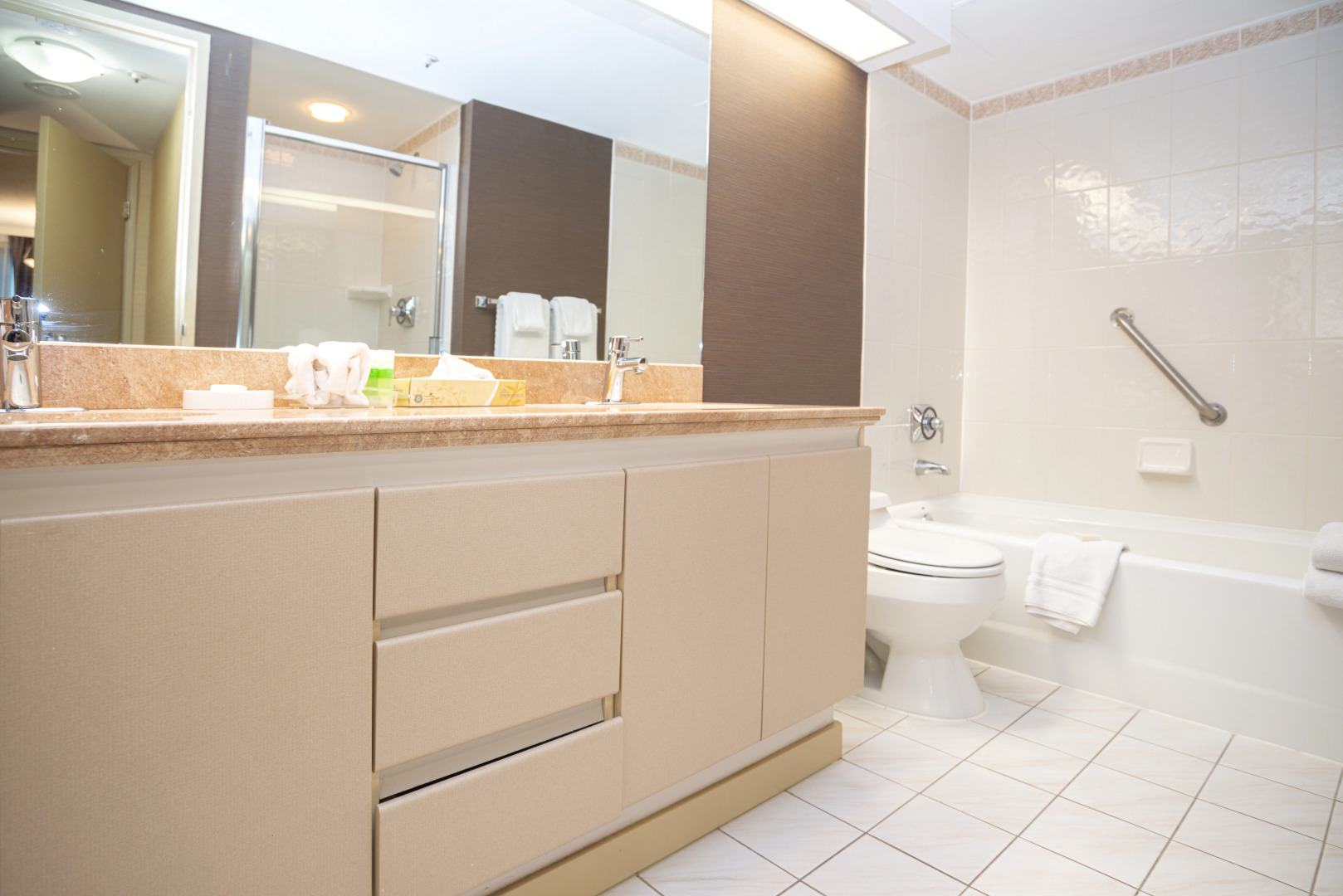 Landis Hotel & Suites