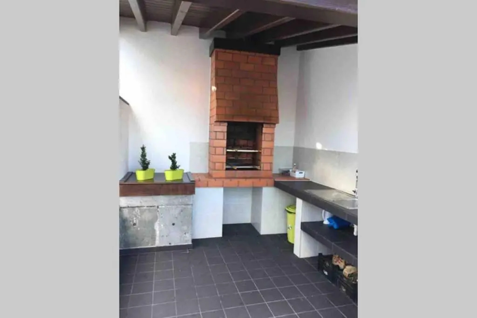 Summer house with BBQ and Garden