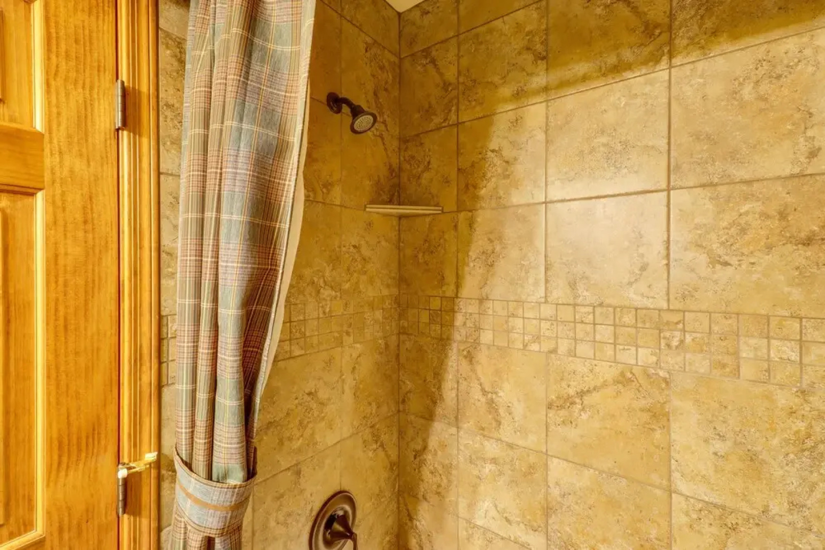 Cozy Show Low Cabin < 5 Mi to Downtown!