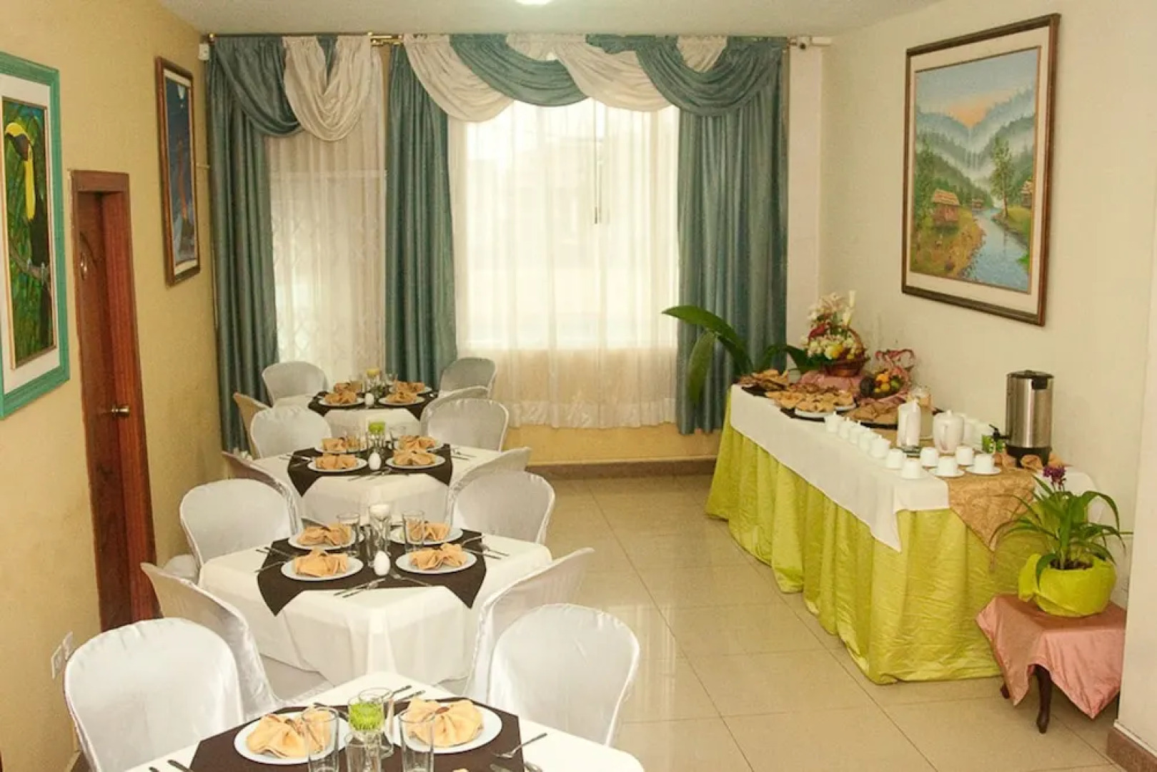 Victoria Suites Hostal