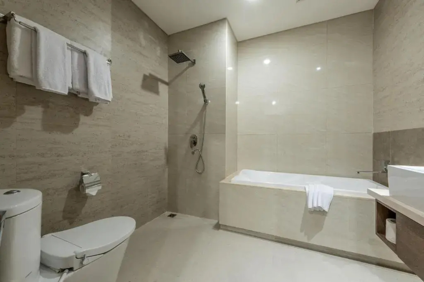 Grande Valore Hotel & Serviced-Apartment