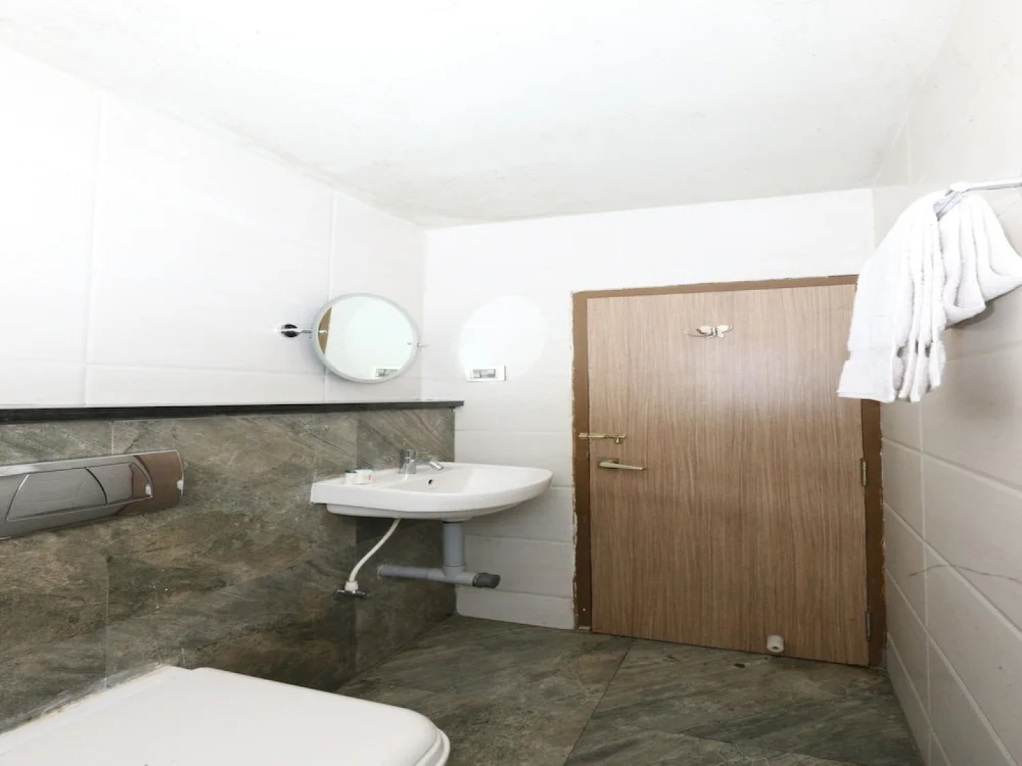 OYO 4943 Sandanams Villa