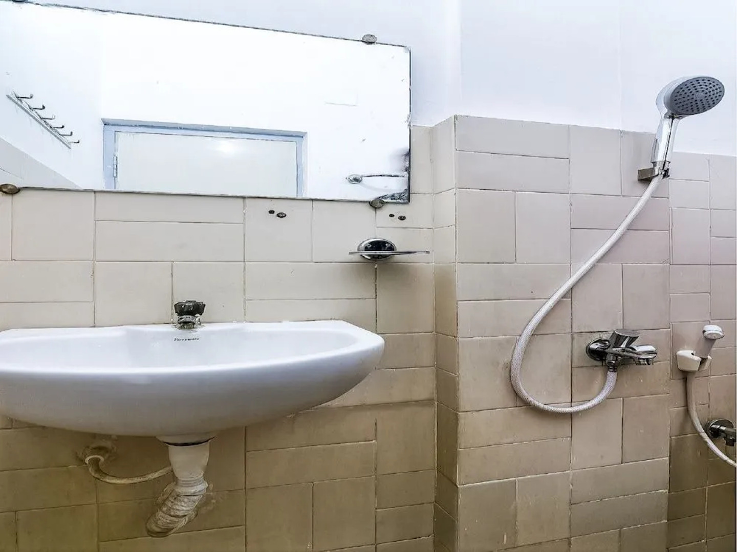 SPOT ON 41643 Karthik International