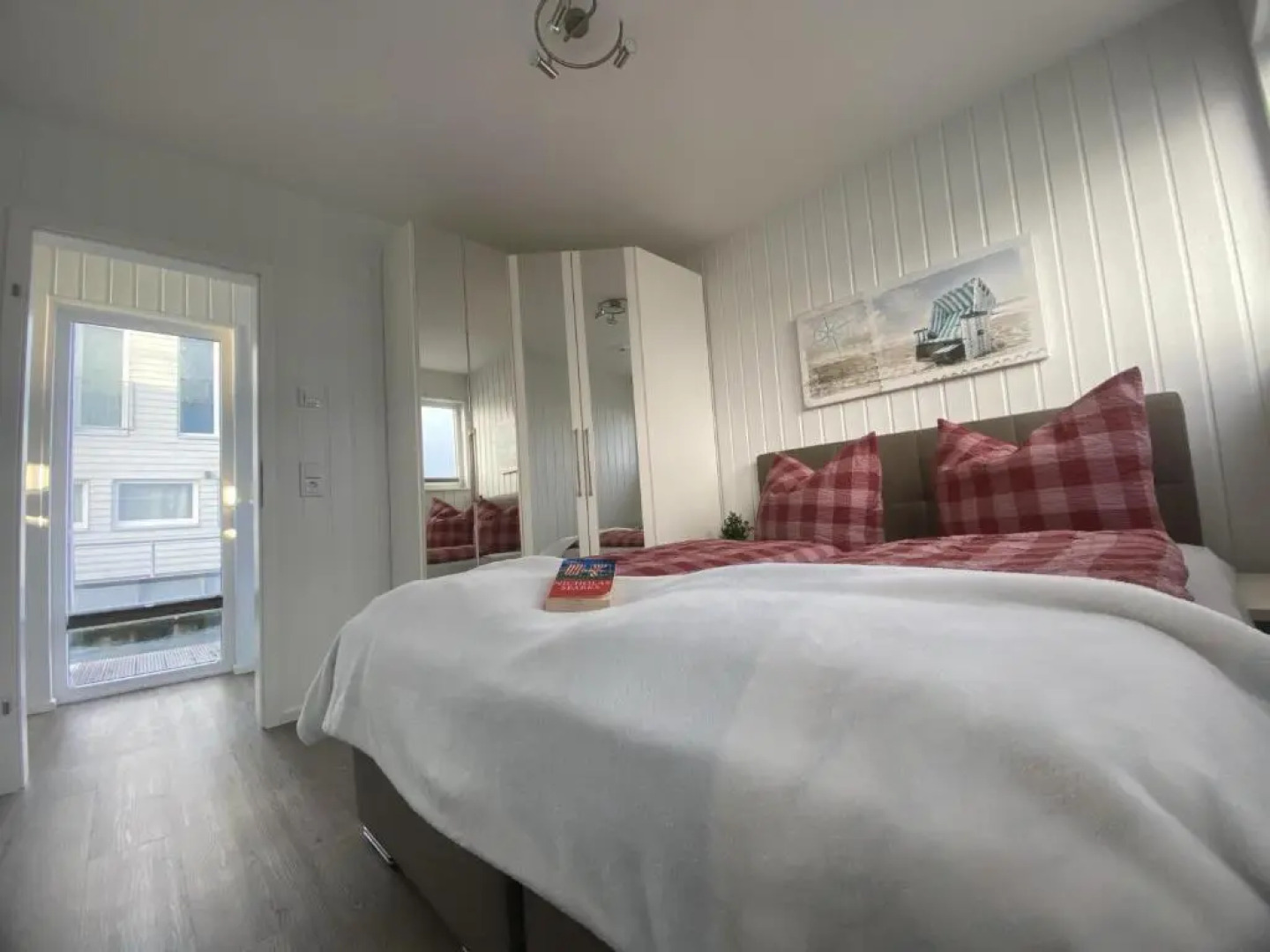 Schwimmendes-Haus-Hausboot-ANTARES-ONE