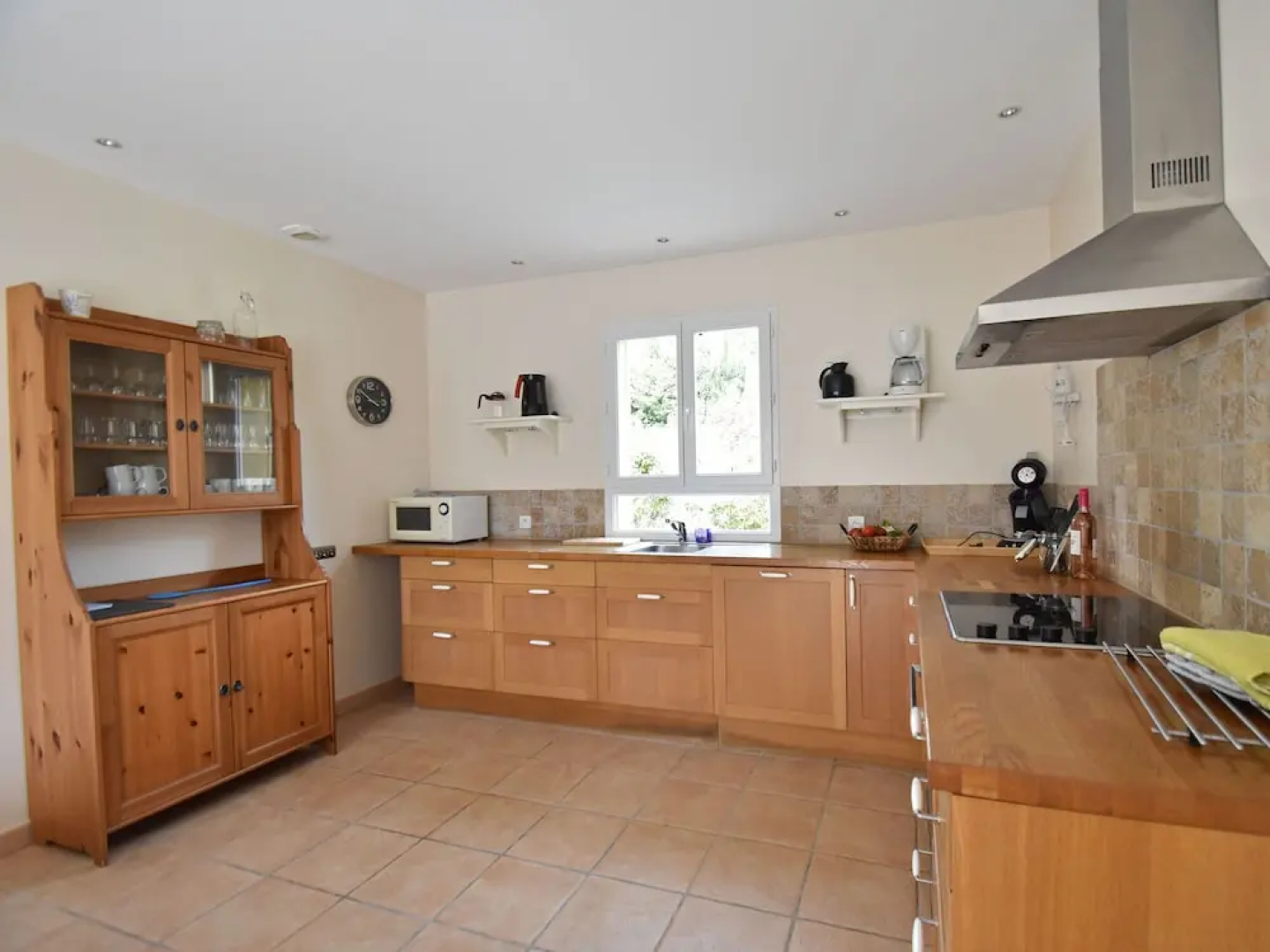 Villa with air-con, heated pool, jacuzzi, fenced garden and kids play equipment