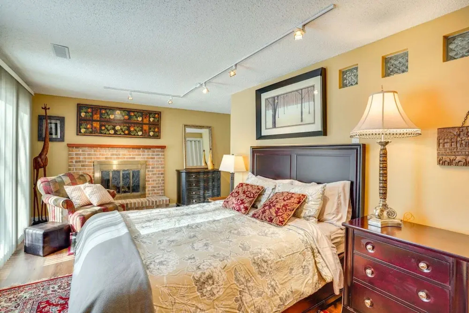 Charming Savage Home w/ Yard: 18 Mi to Minneapolis