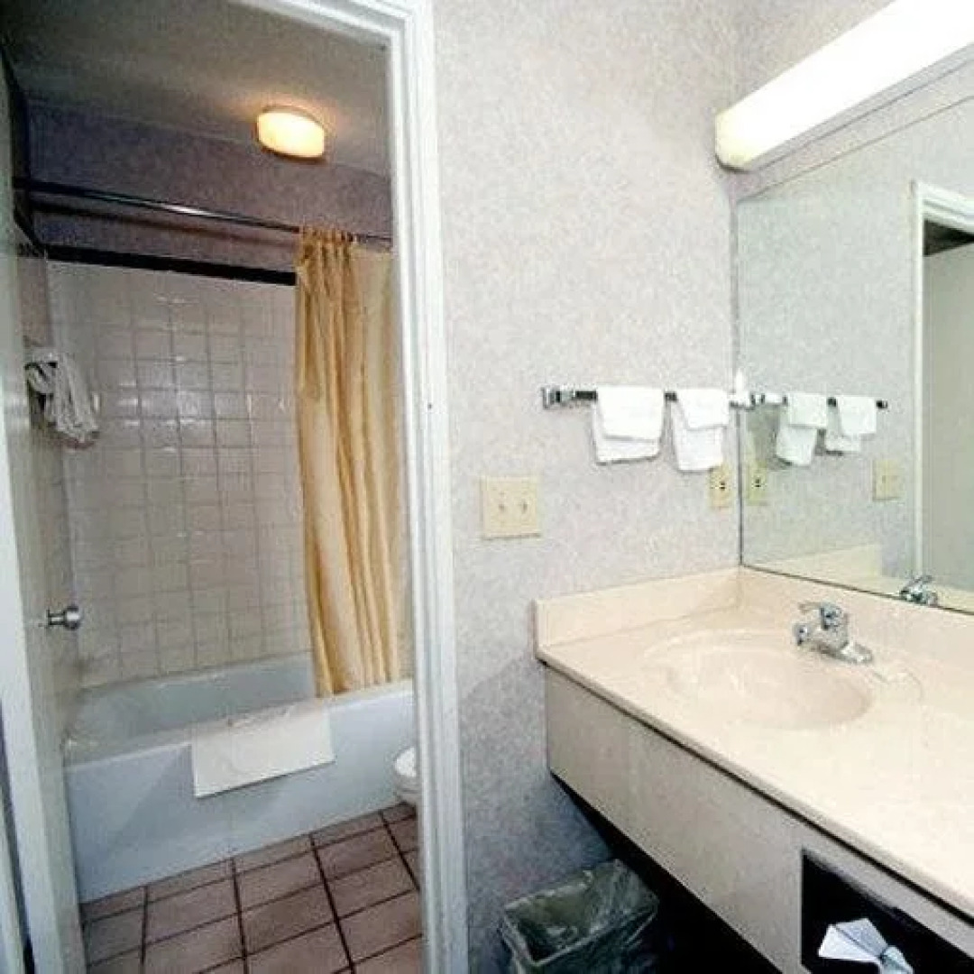 Regency Inn & Suites Greensboro