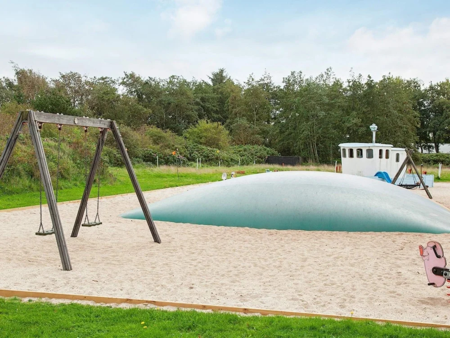 10 Person Holiday Home on a Holiday Park