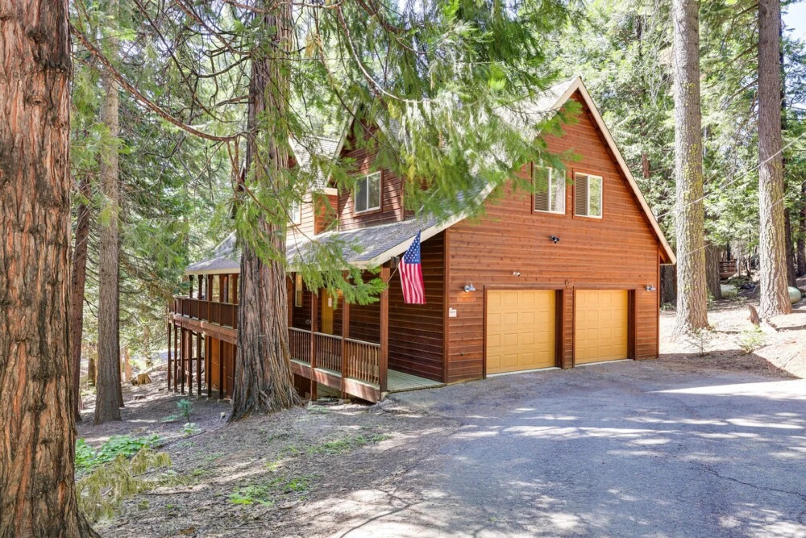 Spacious Vacation Rental Cabin ~ 4 Mi to Big Trees