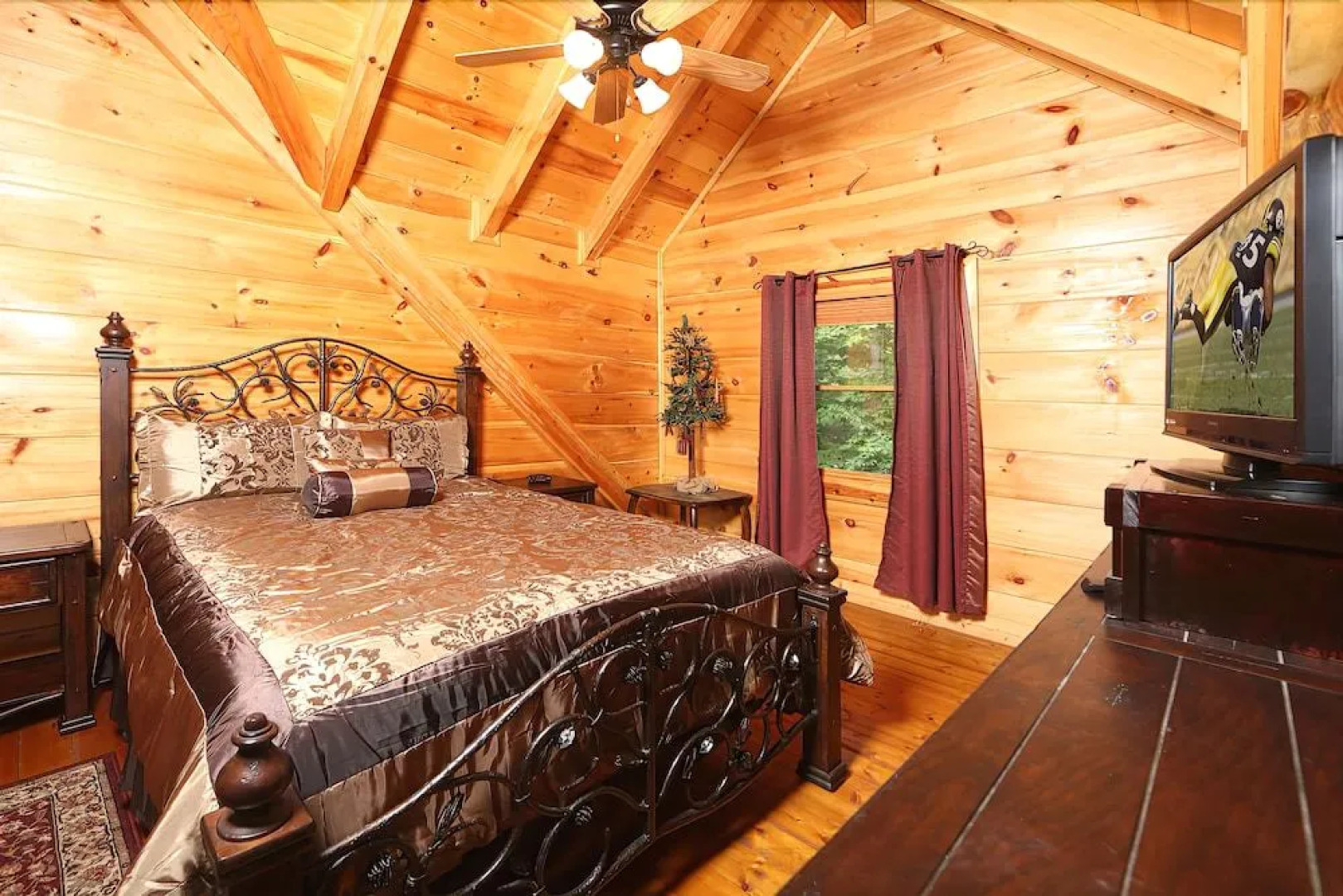 Mountain Majesty 2 Br cabin by RedAwning