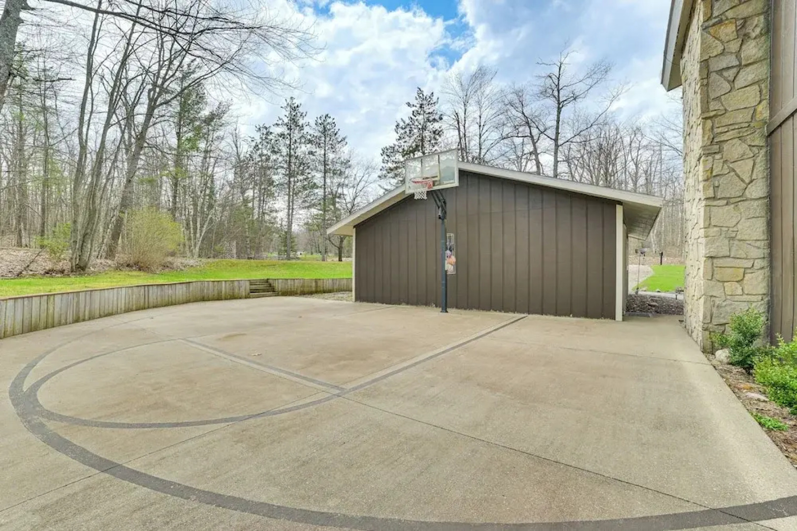 Private Hot Tub & Deck: Gaylord Family Home!