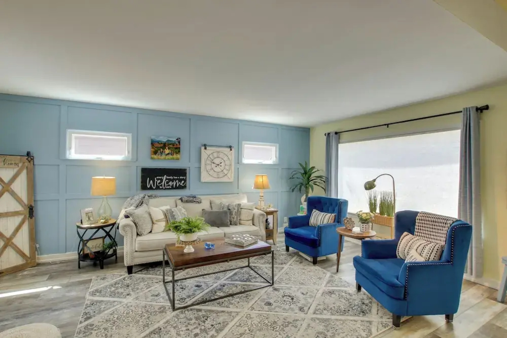 Family Home, 1 Block to Lake Michigan Beach!