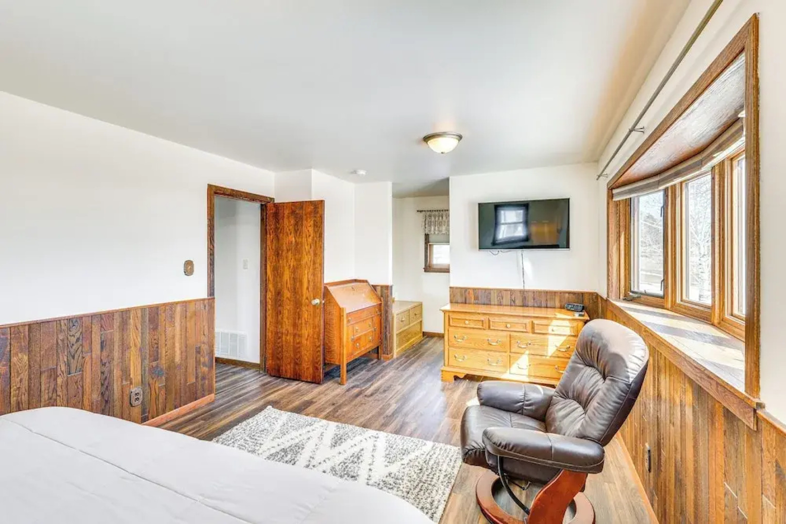 1/2 Mi to Dtwn: Pierre Family Home w/ Patio