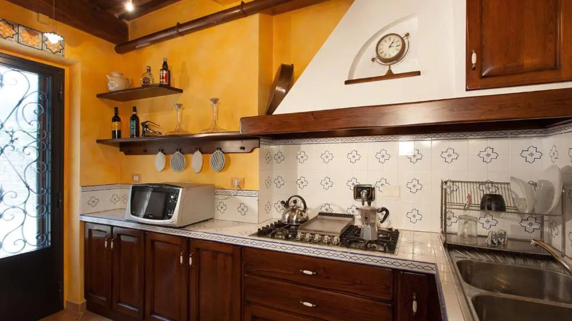 GENIUS LOCI 6&1, Emma Villas