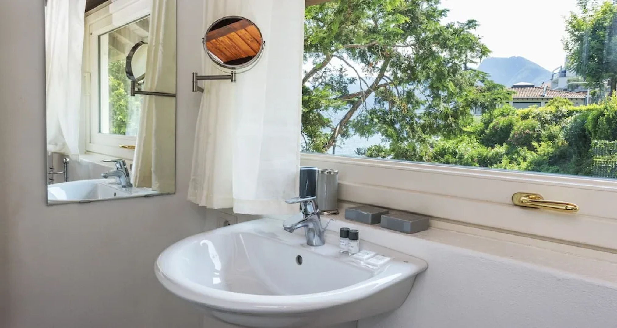 Villa Bianca on the Lake - Parking