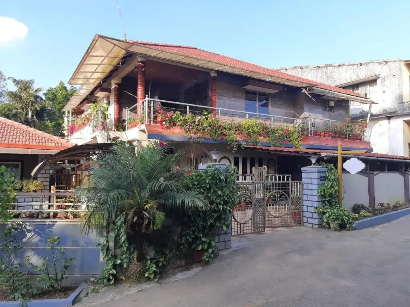 Srinikethana Home Stay with Swimming Pool