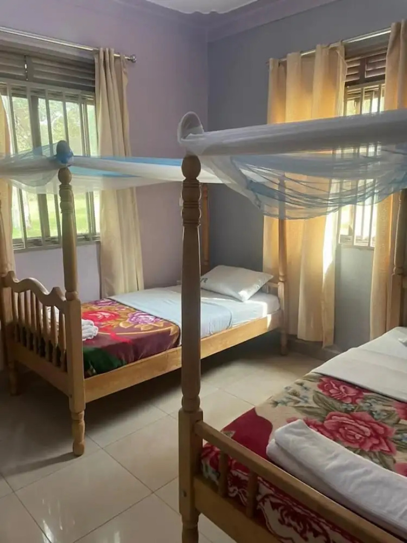 Pearl Gardens Beach Resort Kalangala